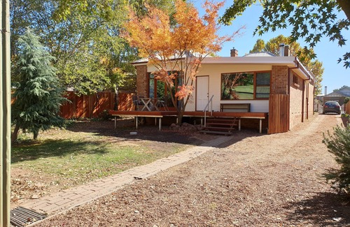 Orange House | Victorian Home in Heart of Orange - Pet Friendly