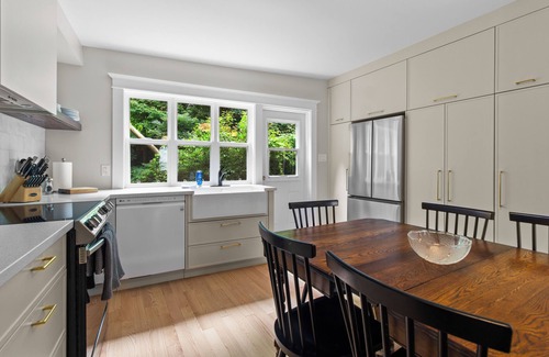 Downtown St. John's House | Victorian Jellybean Gem | 3Bd | King Main | 2.5Ba