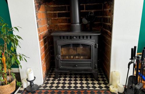 Rendlesham Apartment | Victorian quirky farm cottage next to forest & close to beach