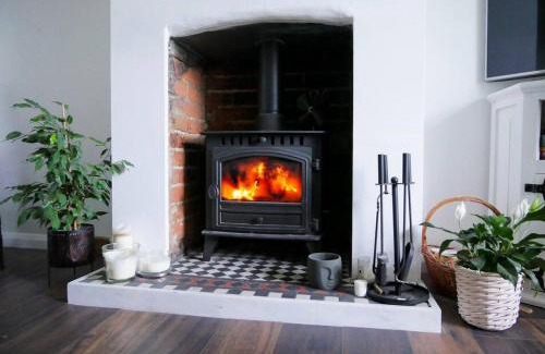 Rendlesham Apartment | Victorian quirky farm cottage next to forest & close to beach