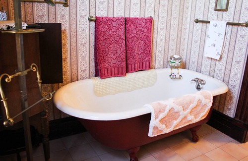 Algonquin Bed & Breakfast | Victorian Rose Garden