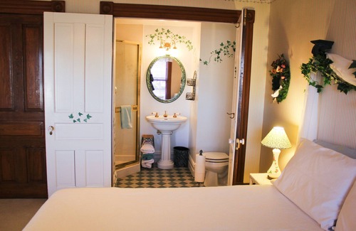 Algonquin Bed & Breakfast | Victorian Rose Garden