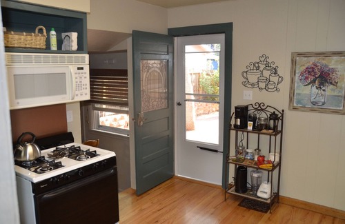 Central Colorado Springs Apartment | Victorian Style Apt. Close To Downtown