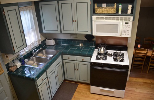 Central Colorado Springs Apartment | Victorian Style Apt. Close To Downtown