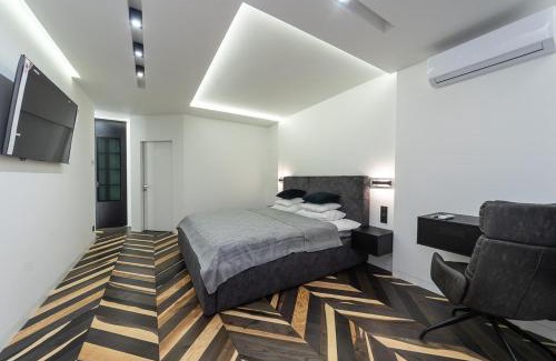 Shevchenkivs'kyi District Apartment | Victory-30 Luxe Apartment City Center