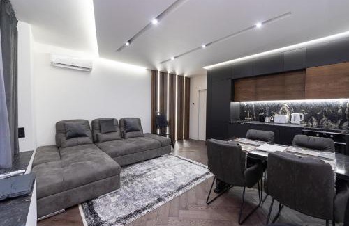 Shevchenkivs'kyi District Apartment | Victory-30 Luxe Apartment City Center