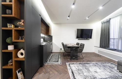 Shevchenkivs'kyi District Apartment | Victory-30 Luxe Apartment City Center