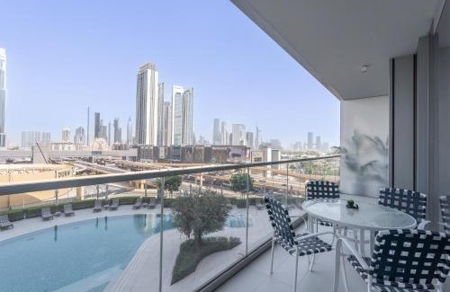 Downtown Dubai Apartment | Vida Dubai Mall Balcony with Burj Views walk to Dubai Mall by Heaven Crest Vacation Homes