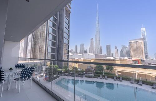 Downtown Dubai Apartment | Vida Dubai Mall Balcony with Burj Views walk to Dubai Mall by Heaven Crest Vacation Homes