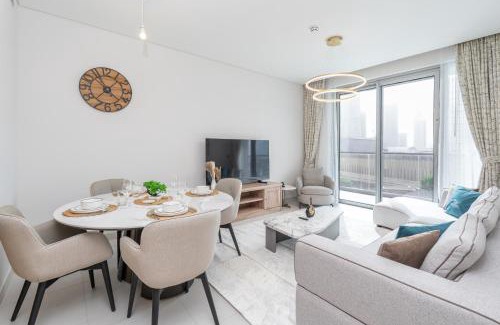 Downtown Dubai Apartment | Vida Dubai Mall Balcony with Burj Views walk to Dubai Mall by Heaven Crest Vacation Homes