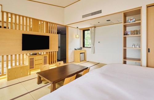 Oishi Hotel | View of Mt Fuji Deluxe JapaneseWestern Room Openair bath and balcony included Room only/Minamitsuru-gun Yamanashi