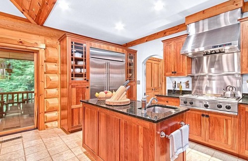 Skyland House | View! Stunning 2 Kng, 2 Qn, 3 Bth/2 Hlf, 2 Gas Fireplaces, Fire Pit, Gas Grill