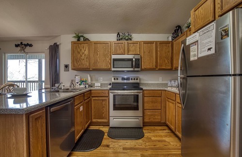 Pigeon Forge Ski Chalet | VIEW THE FERRIS WHEEL One story chalet with outdoor television hot tub close to town