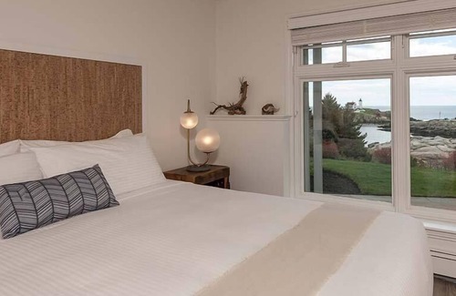 York Beach House | ViewPoint - 1BR Bedroom View Suite 107