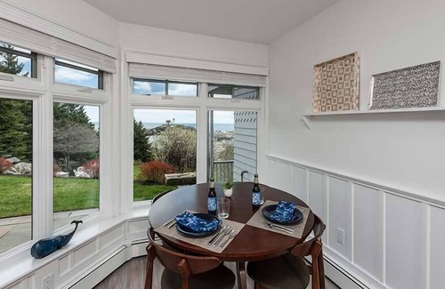York Beach House | ViewPoint - 1BR Bedroom View Suite 107