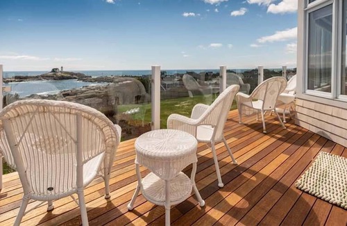 York Beach House | ViewPoint - 2BR Upper Townhouse Suite 106