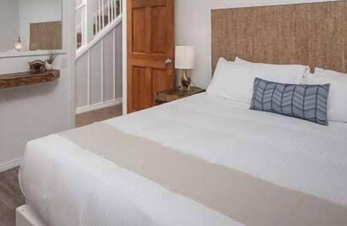 York Beach House | ViewPoint - 2BR Upper Townhouse Suite 106