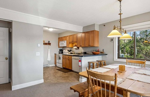 West Hartford Condo | Views, AC, and Family Fun - Kingswood 12E