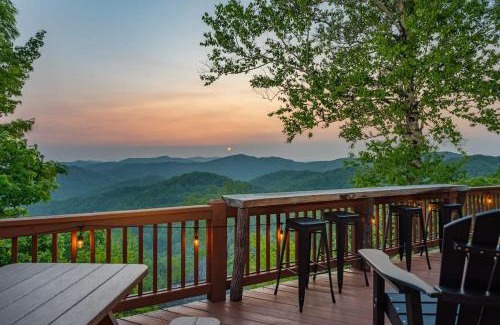 Wolf Laurel House | Views For Miles HotTub-PoolTable FirePit Remodeled