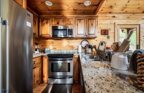 Blue Ridge Ski Chalet | Views | Game Room | Hot Tub | EV Charger | Convenient Location Downtown/Aska