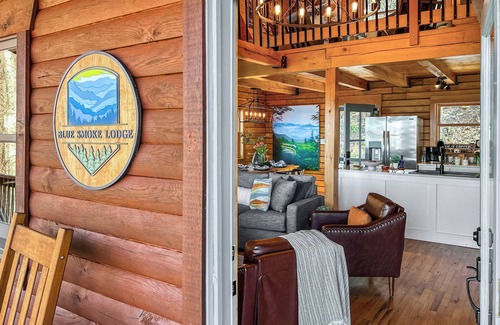 Bryson City House | VIEWS, hot tub, firepit, WIFI and Outdoor Speakers