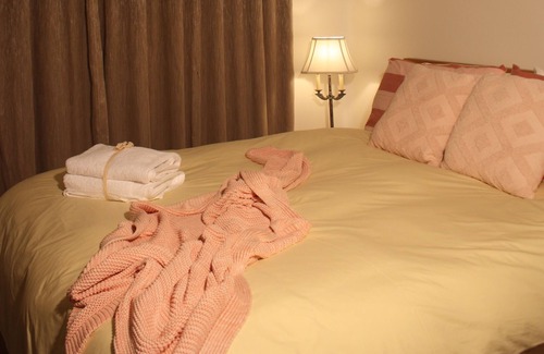 Little Hartley House | Views Kangaroos Birds Quiet Calm Clean.