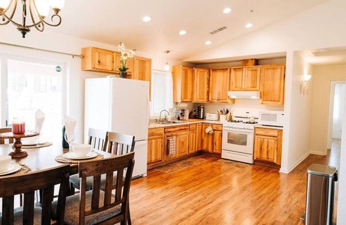 Oakhurst House | Views of Bass Lake, whole house generator, BBQ, Outdoor dining, Mountain Views