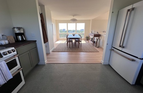 North Truro House | Views of Cape Cod Bay only 10 mins from Provincetown Center!