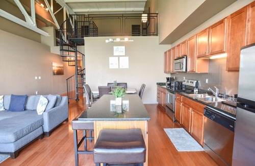 Sandusky Condo | Views of Cedar Point! Steps from Put-in-Bay Ferry and Sandusky Marina