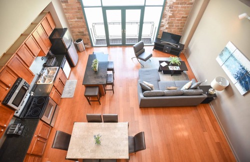 Sandusky Condo | Views of Cedar Point! Steps from Put-in-Bay Ferry and Sandusky Marina