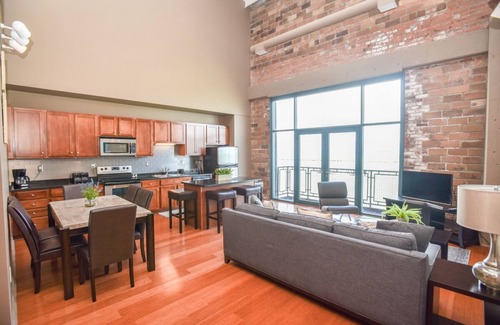 Sandusky Condo | Views of Cedar Point! Steps from Put-in-Bay Ferry and Sandusky Marina