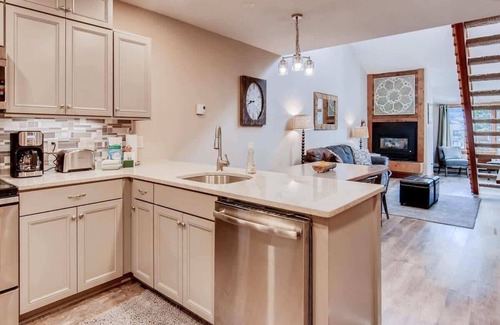 East Village at Copper Condo | Views of Golf & Ski On/Off Condo/W&D/Hottub/Grill