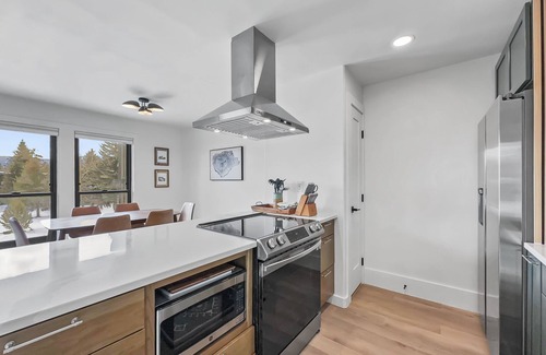 Dillon Condo | Views of Lake Dillon, Hot tub and pool , Amphitheater location A304