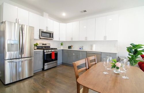 Jersey City Apartment | Views of NYC+Washer&Dryer+minutes to NYC
