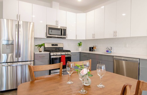 Jersey City Apartment | Views of NYC+Washer&Dryer+minutes to NYC