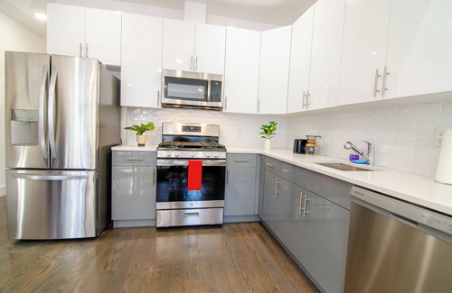 Jersey City Apartment | Views of NYC+Washer&Dryer+minutes to NYC