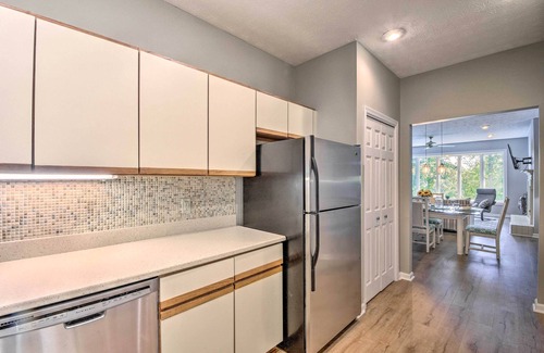 Salem Condo | Views, Pools & Marina: Lake Keowee Condo!