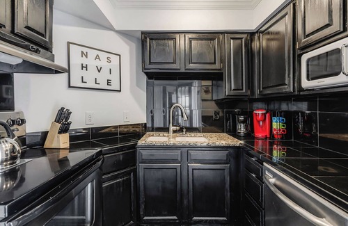 Rutledge Hill Condo | Views! Walk 2 Honkytonks! Free Parking!