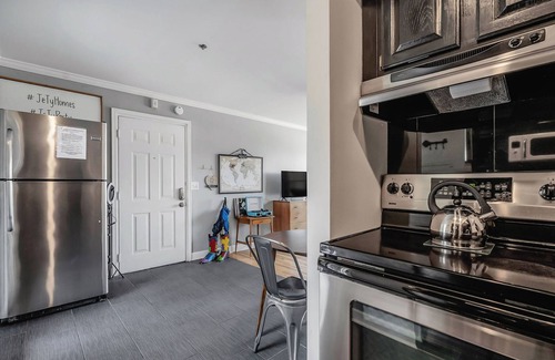 Rutledge Hill Condo | Views! Walk 2 Honkytonks! Free Parking!