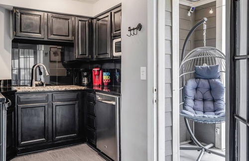 Rutledge Hill Condo | Views! Walk 2 Honkytonks! Free Parking!