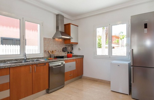 Sonnenland Villa | Villa Encantadora | Private Outdoor Heatable Pool | BBQ Facilities | Shaded.