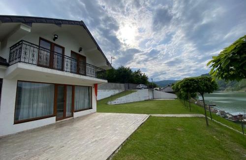 Central Serbia House | Vila Dina