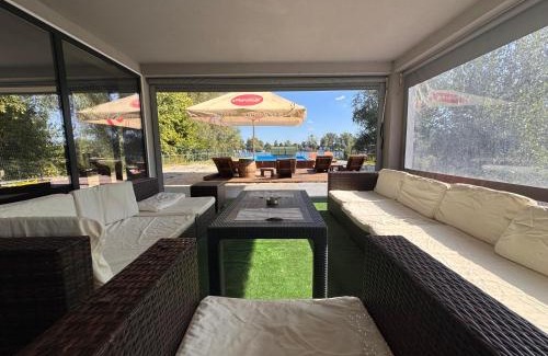 Novi Beograd House | Vila Sava with Pool & Jacuzzi and House Boat