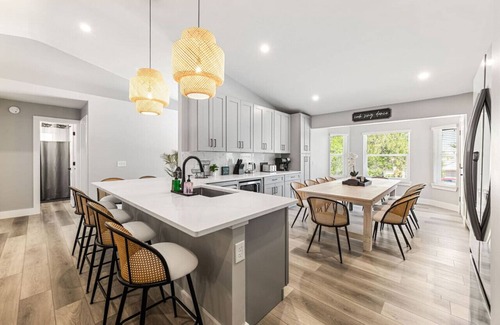 Vilano Beach Apartment | Vilano Rose Slps 24, 6Bds/5 Bths, Pool, Wlk to Beach, Golf, Pets, Hot Tub