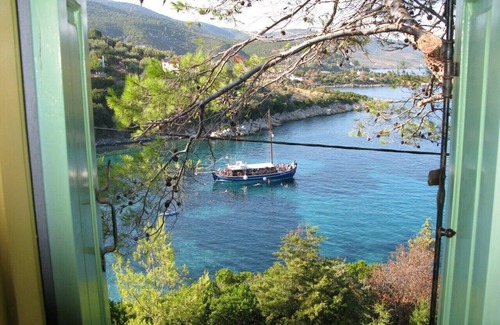 Agios Petros Villa | Vilavala: Nestling in fragrant green pines above sparkling blue Aegean waters