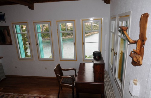 Agios Petros Villa | Vilavala: Nestling in fragrant green pines above sparkling blue Aegean waters