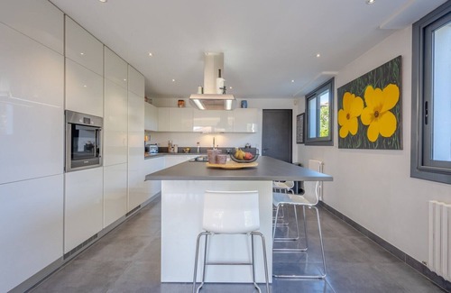 Anglet House | Villa à Anglet, 8 Couchages, Piscine Chauffée, 240m², Idéal Pour Famille