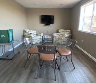 Lake Ozark House | Villa #3 Sleep 6-Bachelor/Bachelorette Parties!