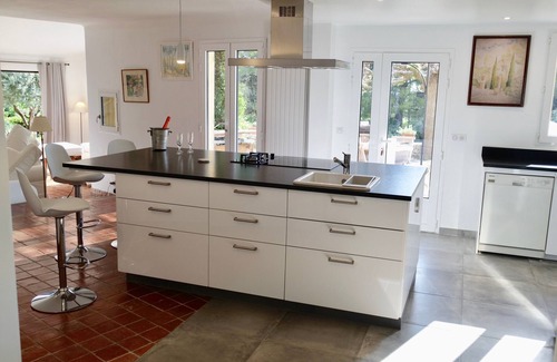 Est Villa | Villa 300m2 4km from Aix 8 People, 3 bathrooms Quiet and countryside Heated pool
