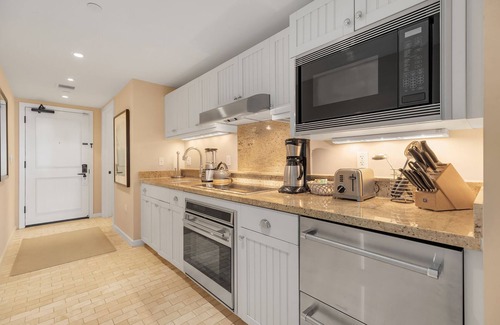 Kahuku Apartment | Villa 305: Fall REDUCED 50%! King bed! Penthouse Ocean View Turtle Bay